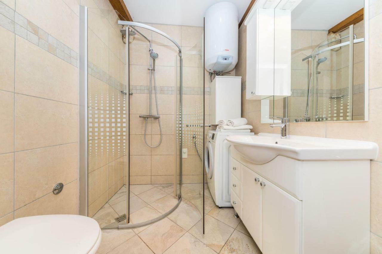 First Vestibul Apartment สปลิท ภายนอก รูปภาพ