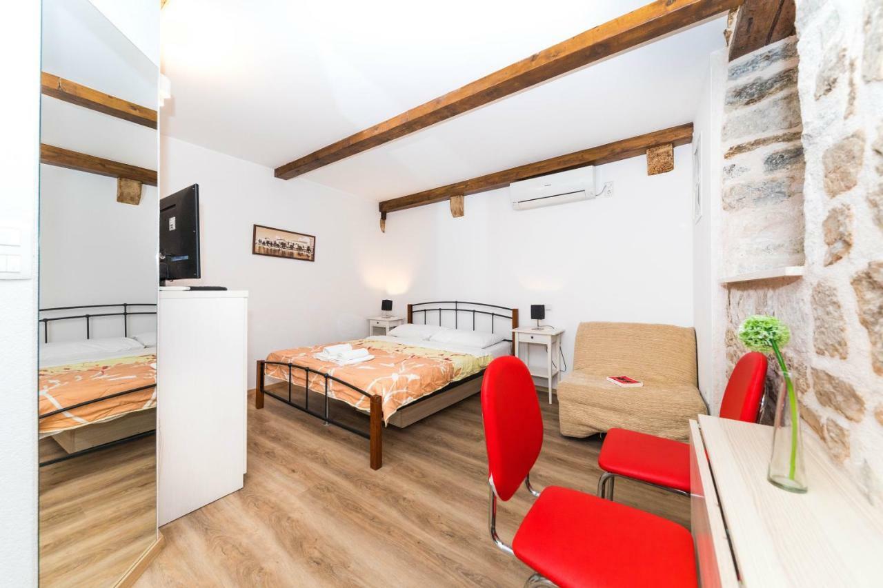 First Vestibul Apartment สปลิท ภายนอก รูปภาพ